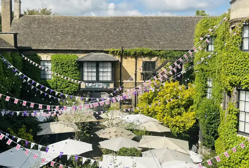 Photo showing Oak Panelled Restaurant At The George Hotel